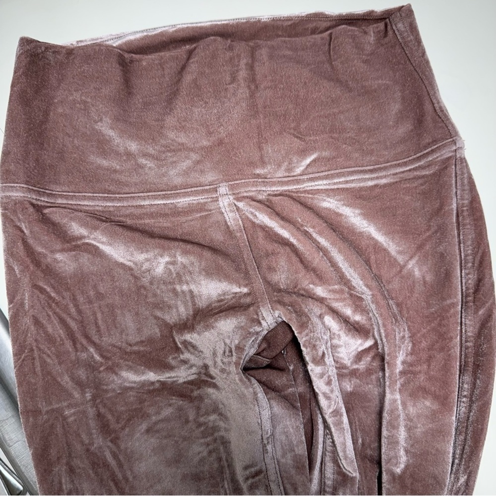 Lululemon Wunder Lounge High-Rise Tight 28" *Velvet
Spanish Oak Size 6 - Picture 3 of 6